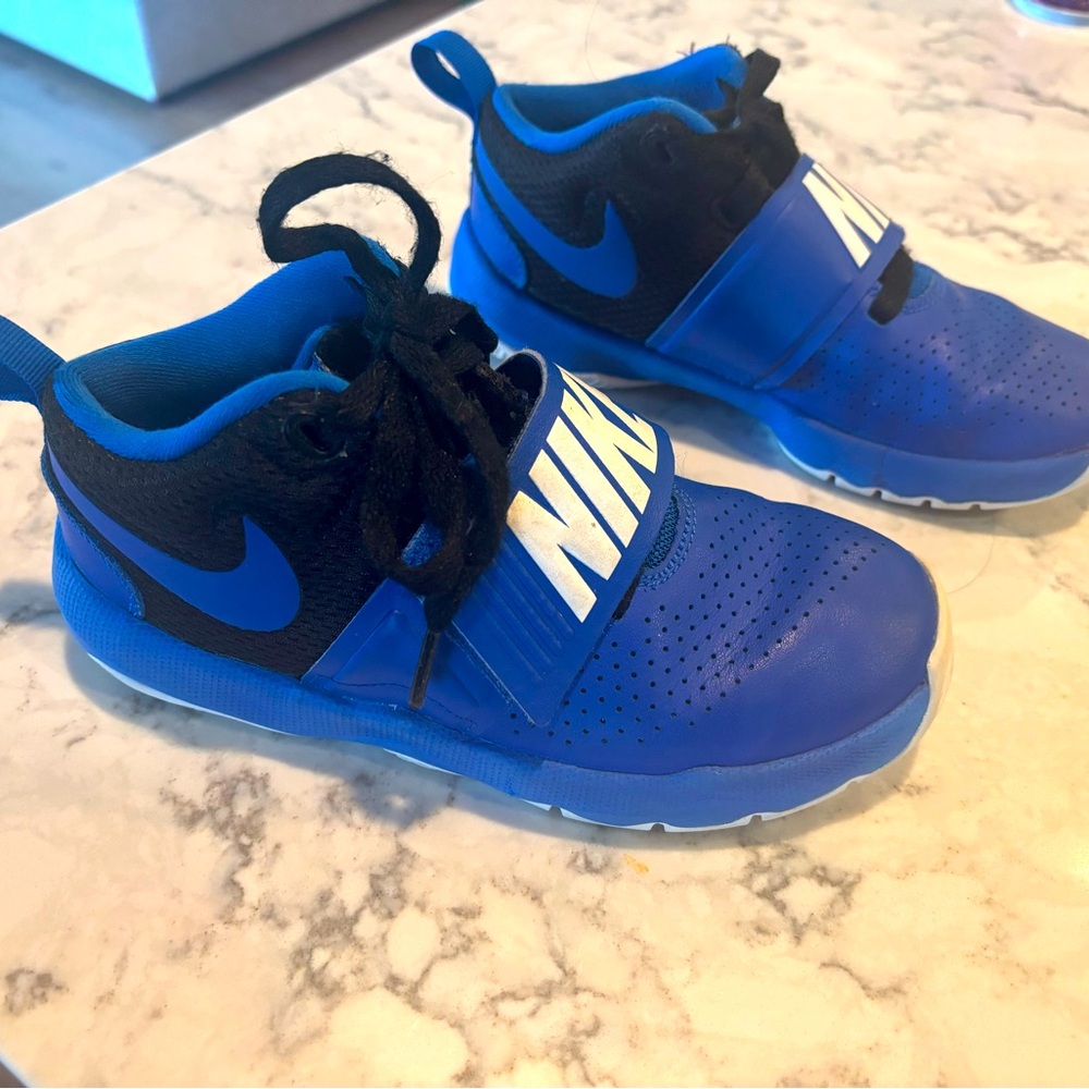 Nike girls basketball shoes